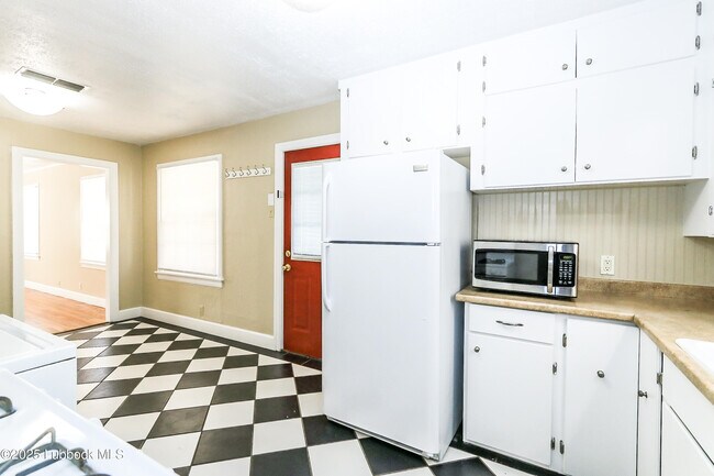 Building Photo - 2414 30th St