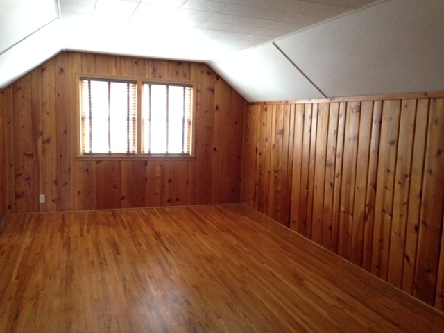 2nd floor bedroom - 3528 Blaisdell Ave