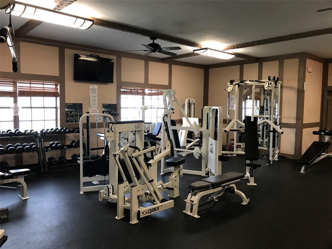 Building Photo - 3680 Inverrary Dr