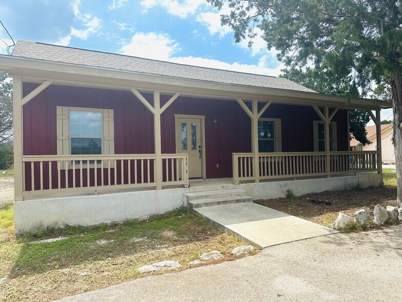 Building Photo - 1005 Live Oak Dr
