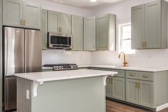 Building Photo - 64 Grace St