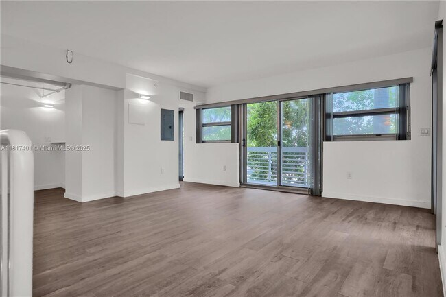 Building Photo - 4332 Collins Ave