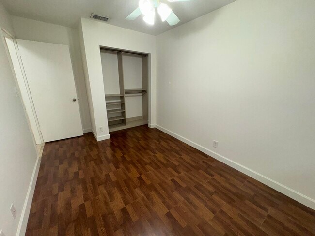 Building Photo - 6447 Parkview Dr