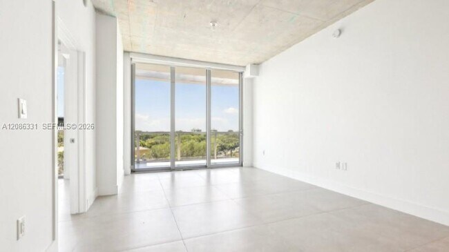 Building Photo - 13800 Highland Dr