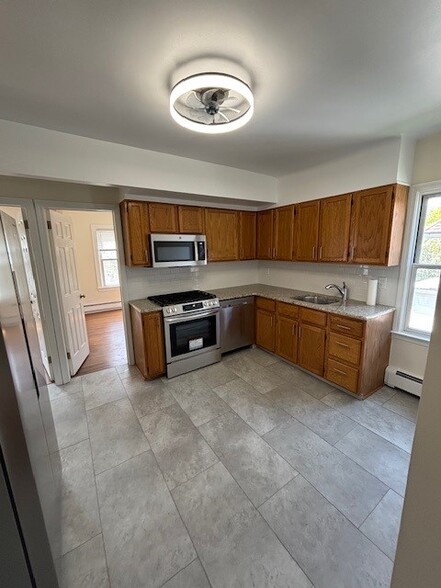 Primary Photo - 20 Oakwood Ave