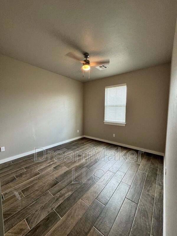 Building Photo - 5328 Red Maple Ave