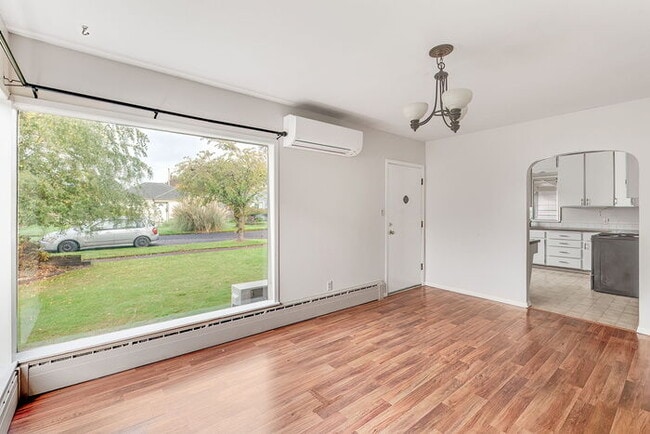 Building Photo - CUTE AND COZY FOUR BEDROOM IN LONGVIEW