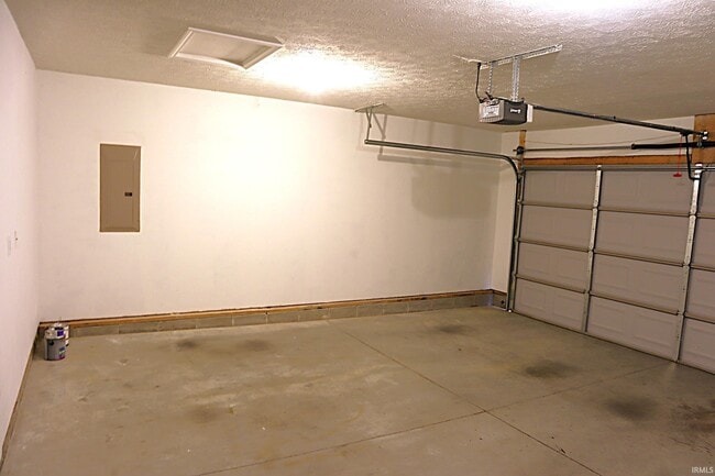 Building Photo - 3900 Bronson Ln