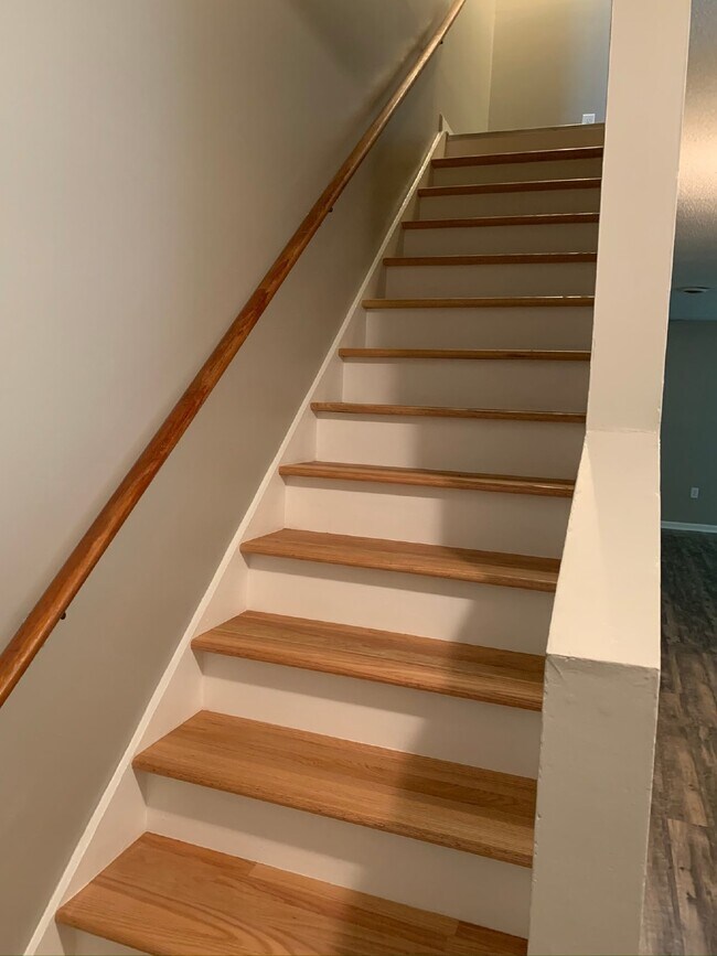 Building Photo - Townhome For Rent