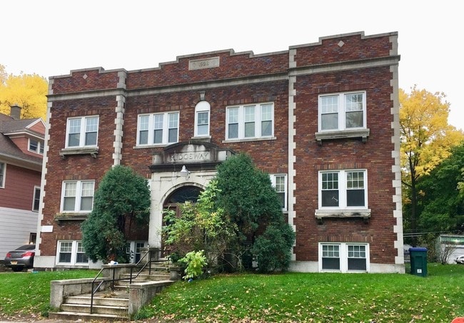 Primary Photo - 401 Ridgeway Ave