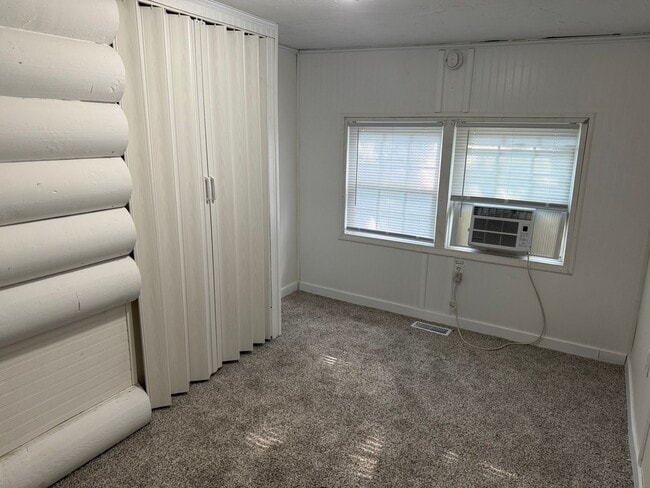 Building Photo - Quaint 1 BR/1 BA near downtown!