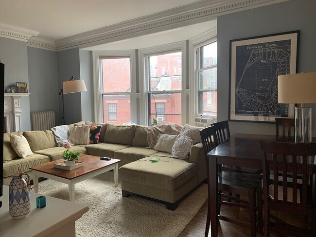 Building Photo - 373 Commonwealth Ave