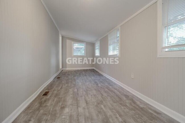 Building Photo - 416 Crescent Ave