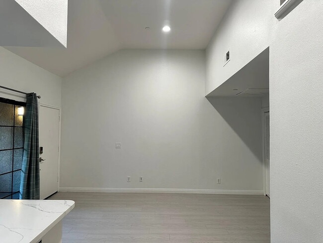 Building Photo - "Charming 1-Bedroom Retreat in San Clemente – Perfect Coastal Living!"