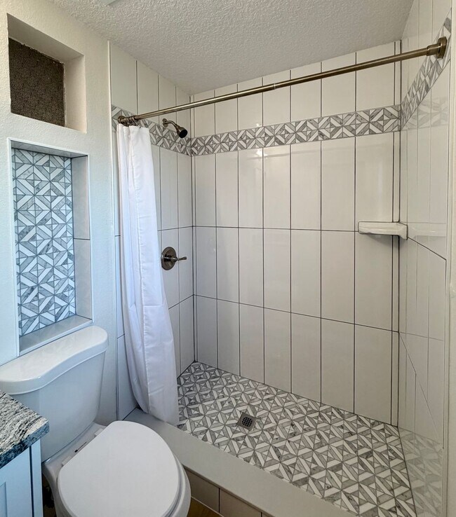 Building Photo - Adorable Makeover Melbourne Florida-Close to Wickham Rd.