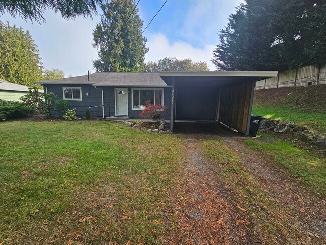 Building Photo - West hill Auburn - Darling 3 bed 1 bath ra...