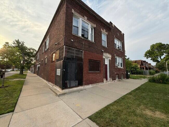 Building Photo - 6503 S Hermitage Ave