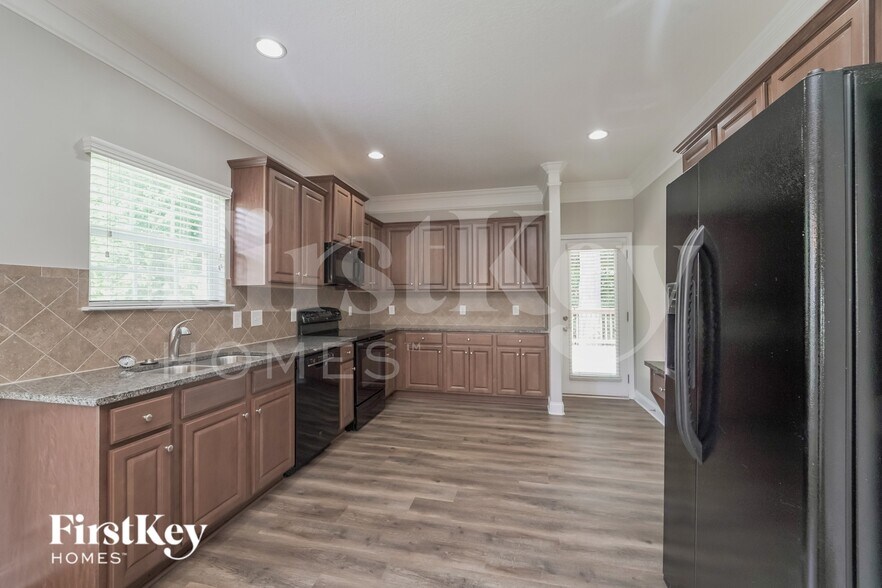 Building Photo - 2408 Kinmere Dr