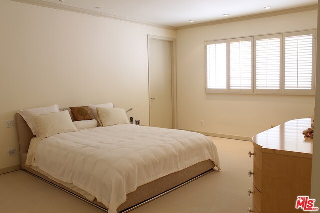 Building Photo - 10400 La Grange Ave