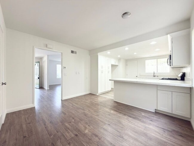 Building Photo - Spacious Townhome in Fire Mtn. w/ Attached Garage!