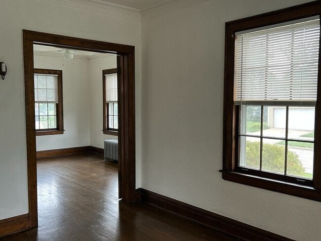 Building Photo - 994 Greenview Ave