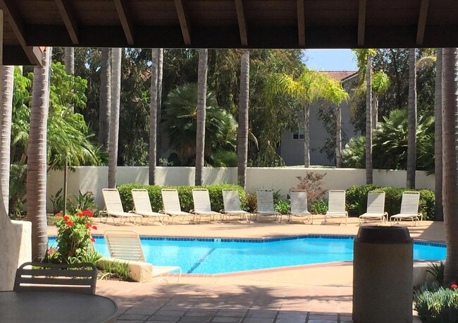 Building Photo - 4044 La Jolla Village Dr