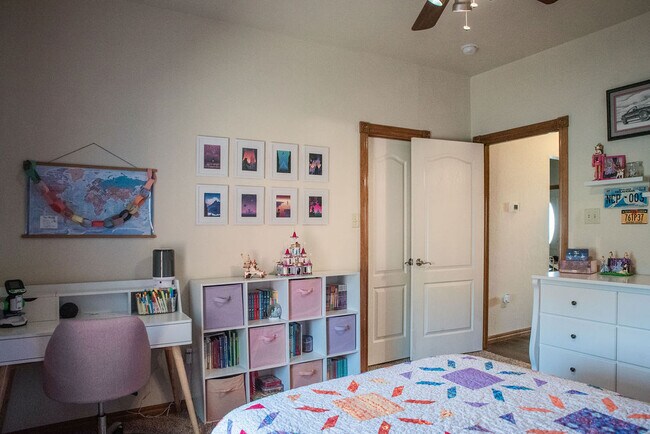 Building Photo - 608 Shady Oak