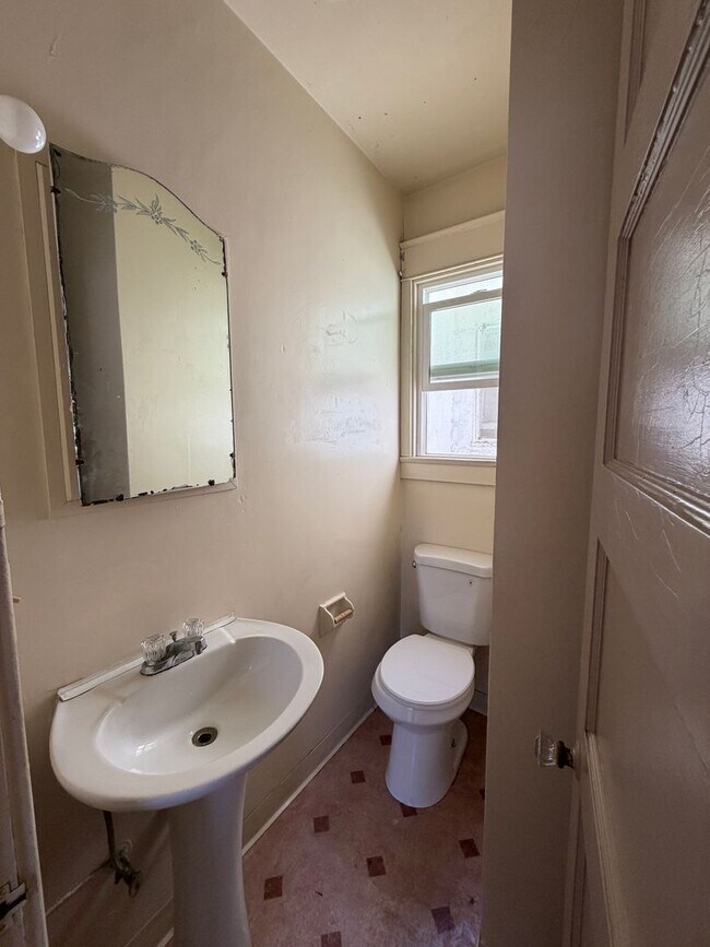 Building Photo - 41 S San Joaquin St