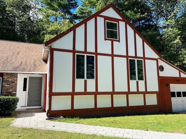 Building Photo - 120 Bond Rd