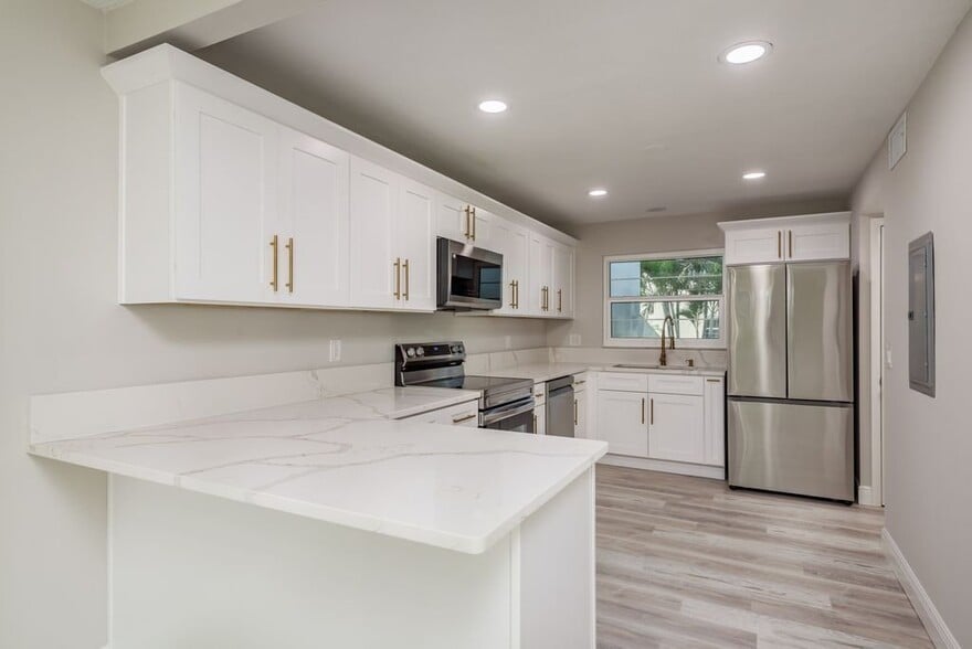 Building Photo - 2700 Bayshore Blvd