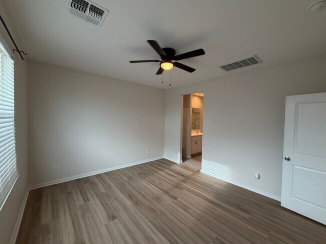 Building Photo - 36987 N Sidewinder Dr