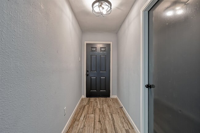 Building Photo - 8623 Valley Forest Dr
