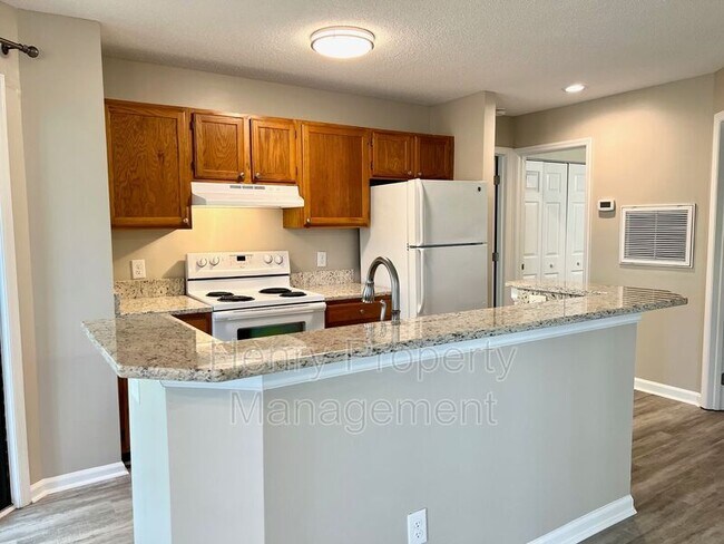 Building Photo - 833 New Kent Pl