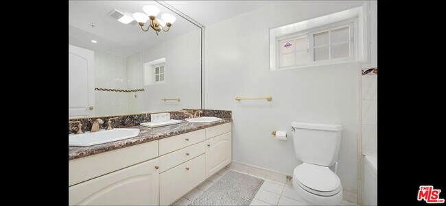 Building Photo - 9848 Vidor Dr