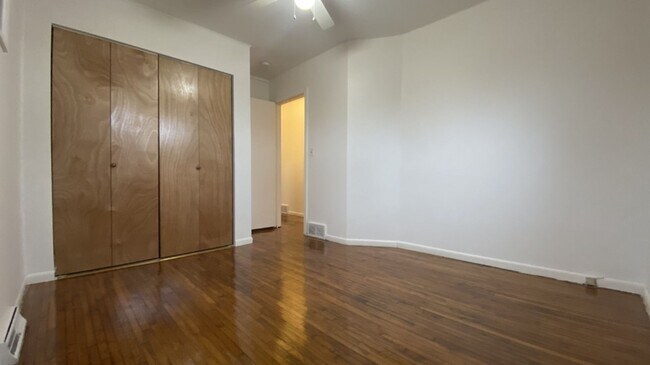 Building Photo - 3 Bedroom, 1 Bathroom Home Close to Fort L...