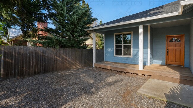 Building Photo - Beautiful 3 bedroom 2 bath home!