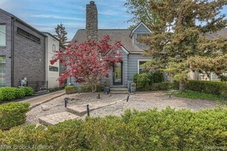 Building Photo - 328 George St