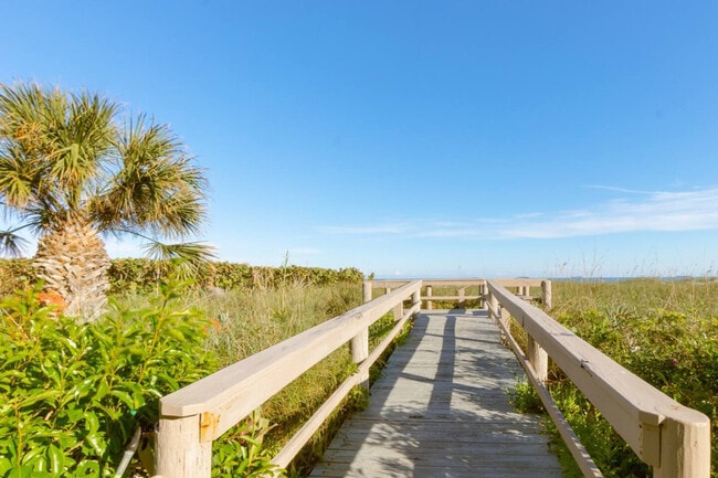 Building Photo - 555 Fillmore Ave