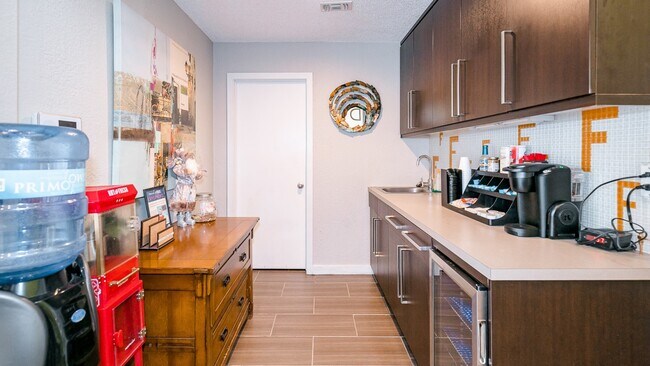Building Photo - 9109 Dartbrook Dr