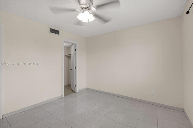 Building Photo - 14820 Naranja Lakes Blvd