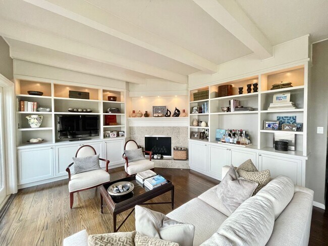 Building Photo - 3BR/2.5BA INCOMPARABLE Views!!! Prime Corona Heights Residence! 2 car parking and laundry! PROGRE...
