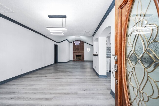 Building Photo - 8903 Sultan Dr