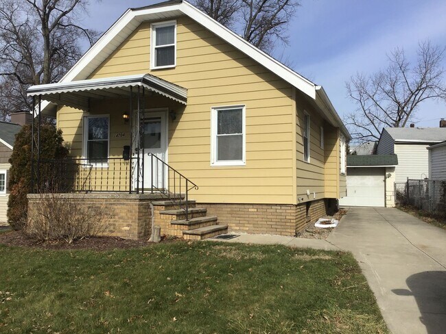 Building Photo - 14704 Delaware Ave