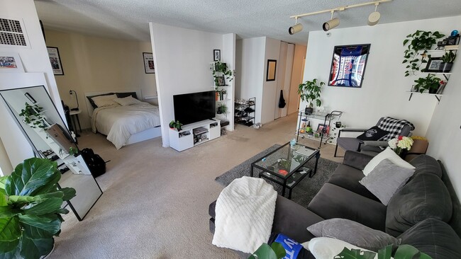 Building Photo - 10 E Ontario St