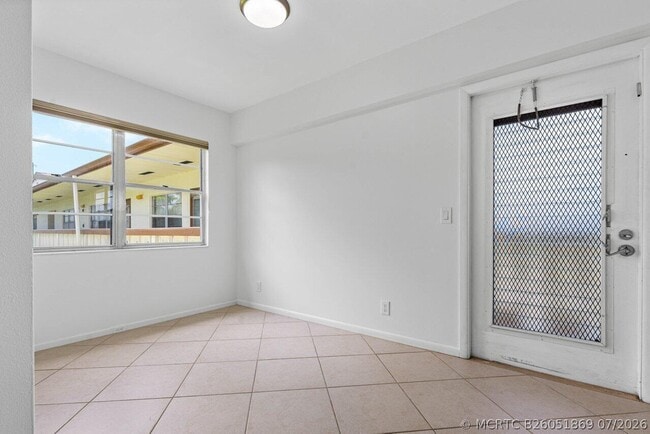 Building Photo - 74 Mansfield B