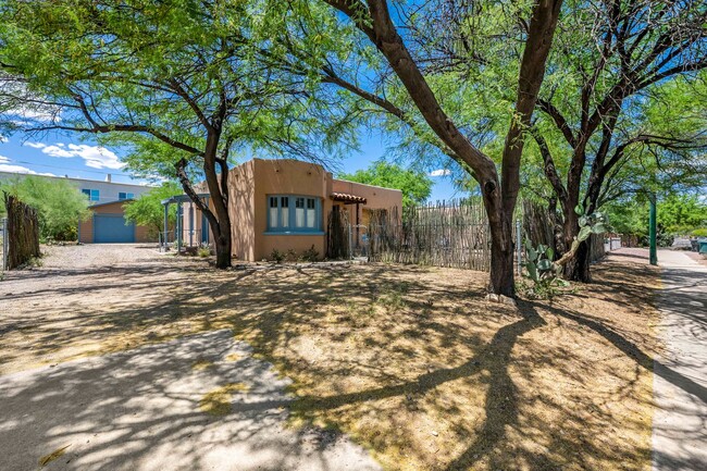 Building Photo - Charming historic home in central Tucson