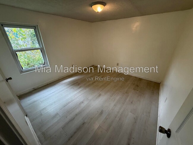 Building Photo - 914 Bowden St