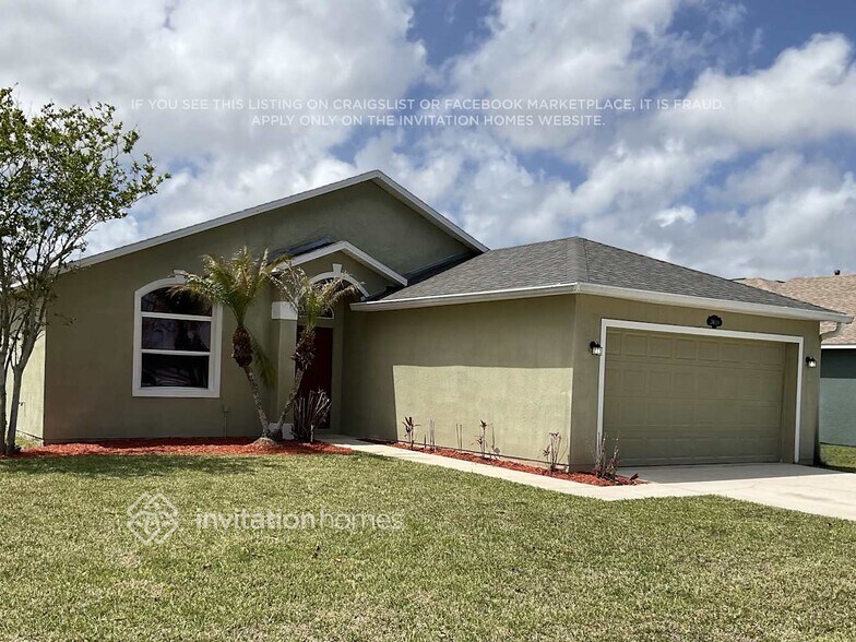 Building Photo - 2048 Gloria Cir