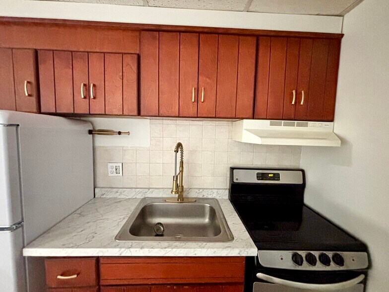 Kitchen - 520 Fremont St