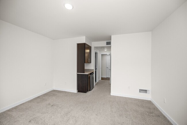 Building Photo - 462 W Stadium Blvd